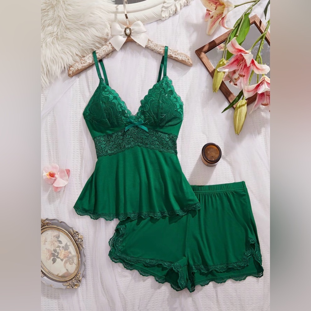 Lace Trim Green Pajama Cami & Shorts Sleepwear Chic Set Size M NWT